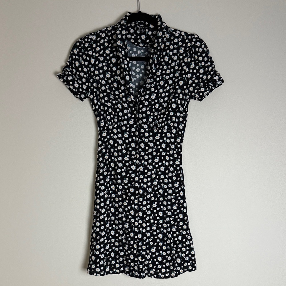 Forever 21 Juniors Black White Floral Short Sleeve Button down Mini Dress Size S